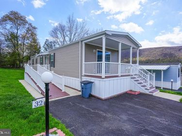 32 HILLSIDE PLACE, KUNKLETOWN, PA 18058