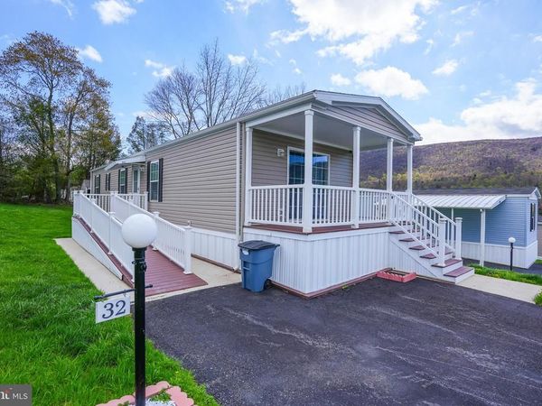 32 HILLSIDE PLACE, KUNKLETOWN, PA 18058