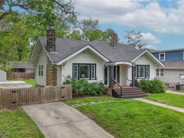 7530 Oak Street, Kansas City, MO 64114