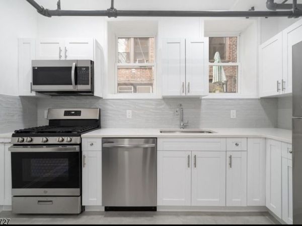 340 Fairmount Ave, Jersey, NJ 07306
