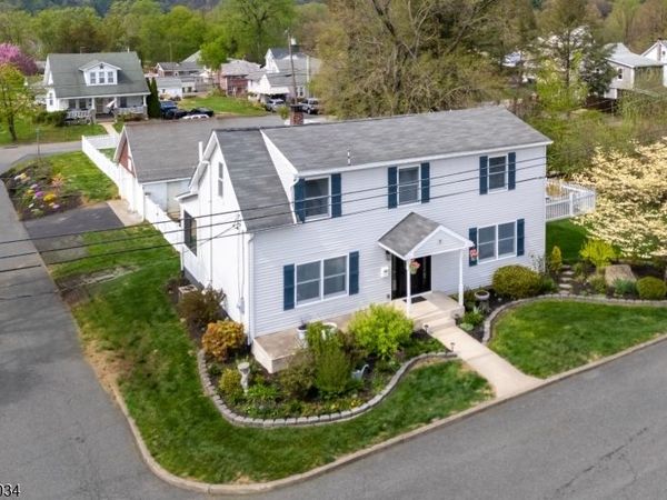 7 Park Sq, Lopatcong, NJ 08865