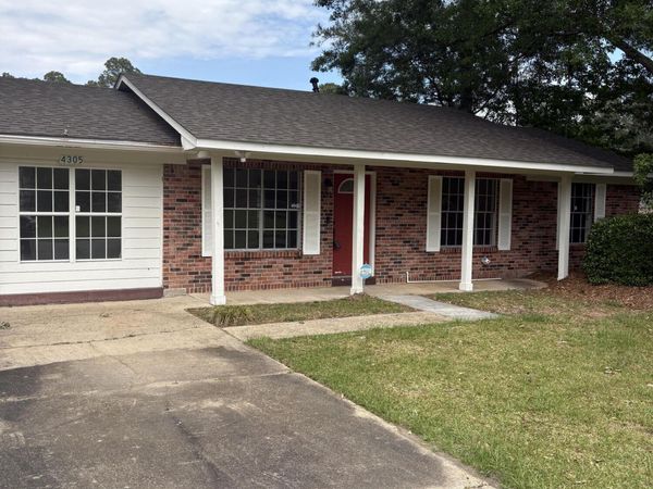 4305 Knowles Avenue, Moss Point, MS 39562