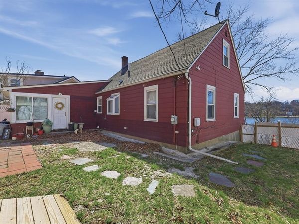 32 Indian Lake Parkway, Worcester, MA 01605