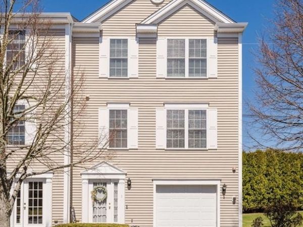 1 Harbor Mist Dr, Unit 1, Fairhaven, MA 02719