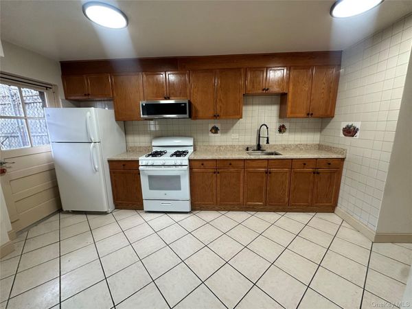 1214 E 224th Street , Bronx, NY 10466