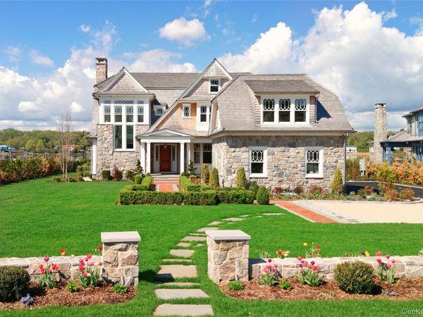 71 Lake Road, Manhasset, NY 11030