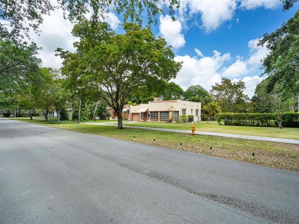 57 N Melrose Dr , Miami Springs, FL 33166