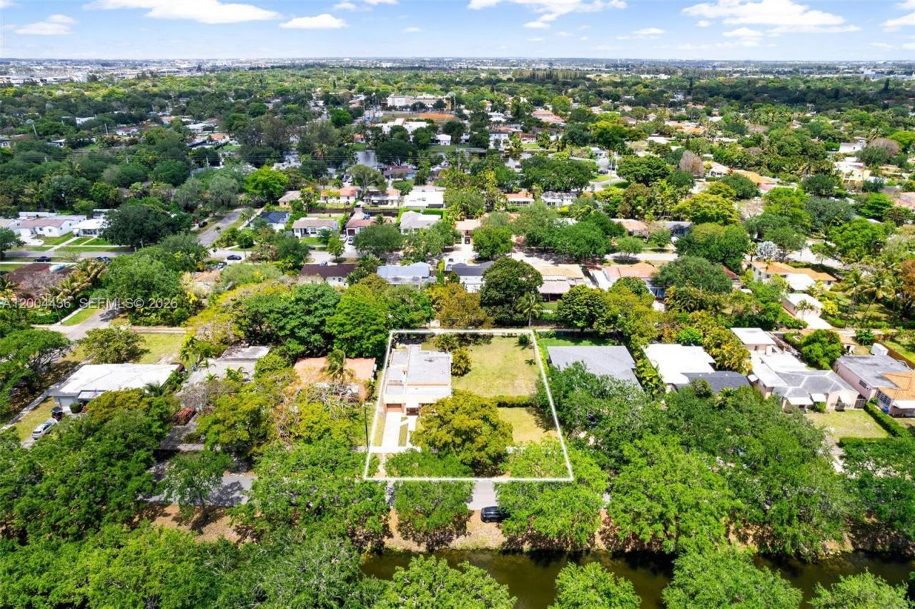 57 N Melrose Dr , Miami Springs, FL 33166 Photo