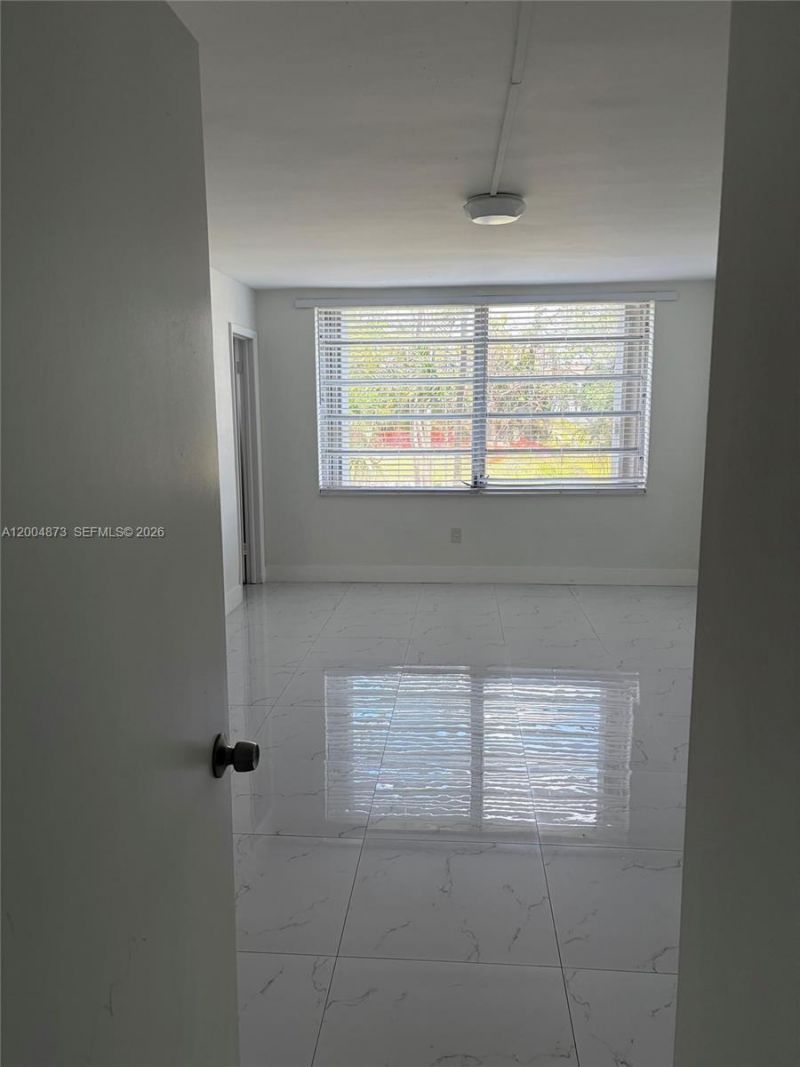 1401 NE 191st St , Unit D201, Miami, FL 33179 Photo