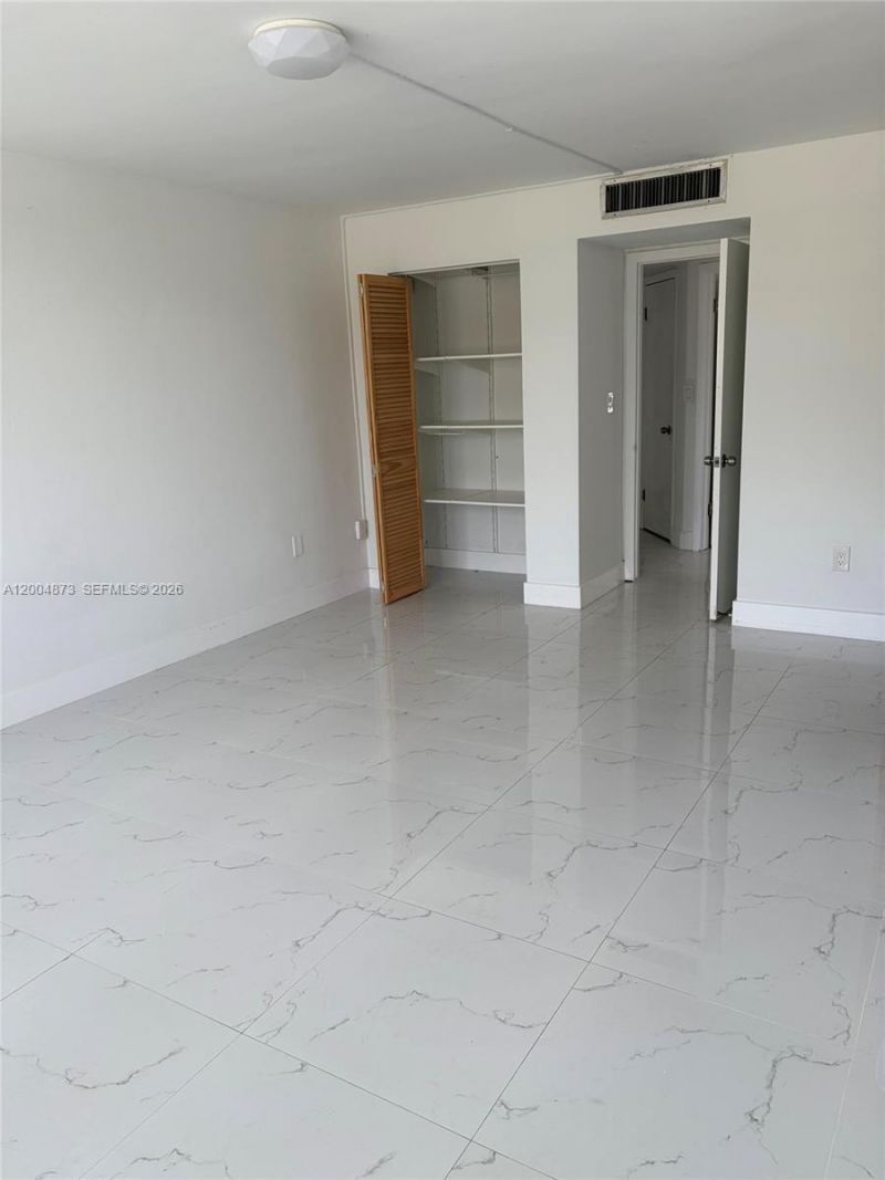 1401 NE 191st St , Unit D201, Miami, FL 33179 Photo