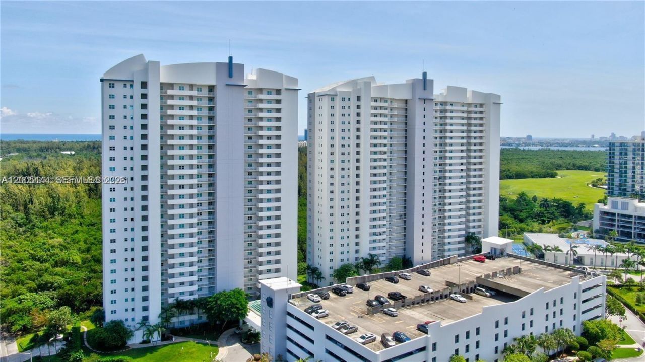 15051 Royal Oaks Ln , Unit 503, North Miami, FL 33181 Photo