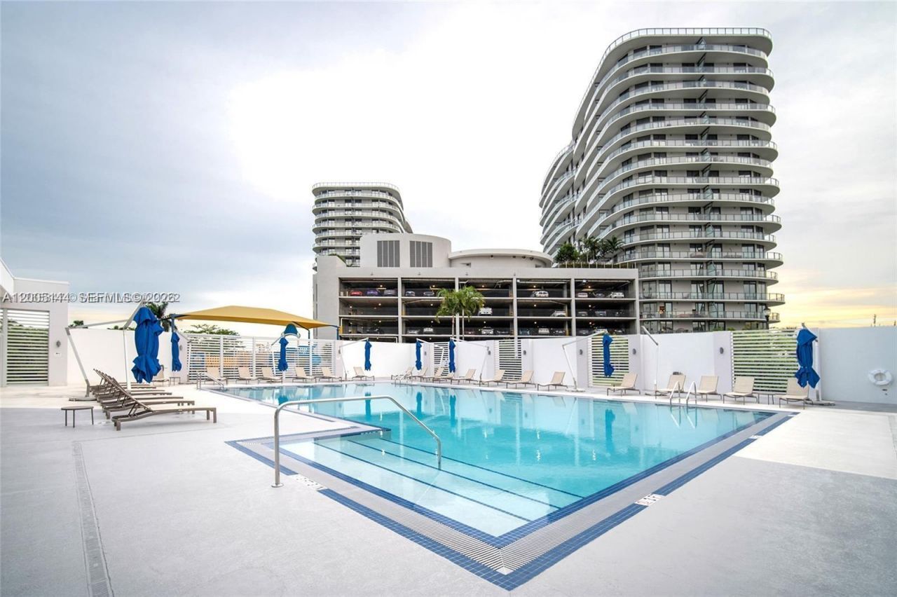 15051 Royal Oaks Ln , Unit 503, North Miami, FL 33181 Photo