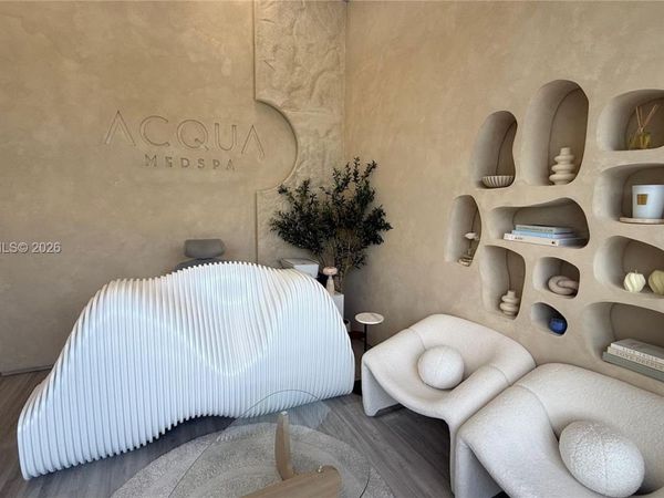 10890 NW 17th St , Sweetwater, FL 33172