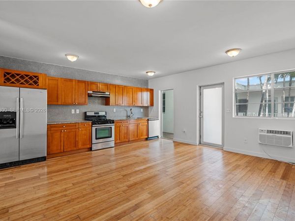 7950 Tatum Waterway Dr , Unit N19, Miami Beach, FL 33141