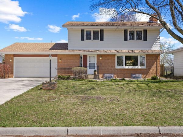 743 Mccallum Drive, New Brighton, MN 55112