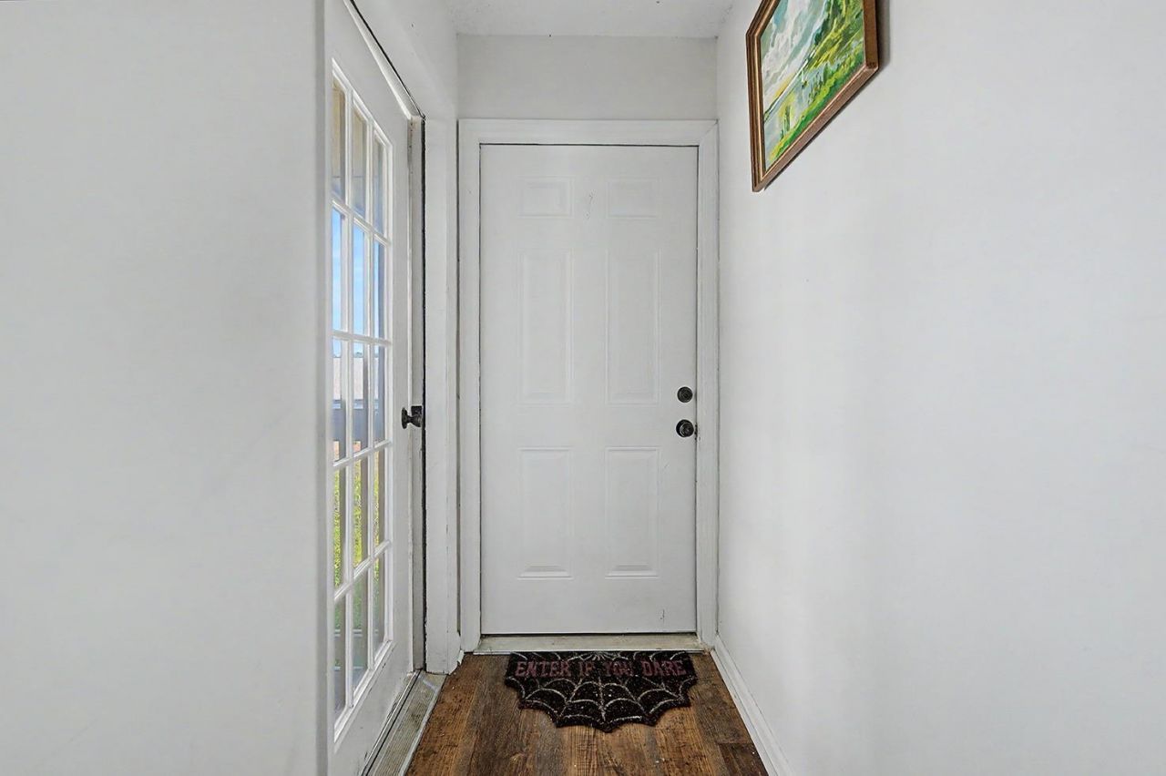 4230 Pinehurst Circle Photo 4