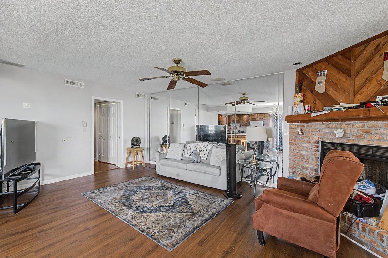 4230 Pinehurst Circle Photo 6