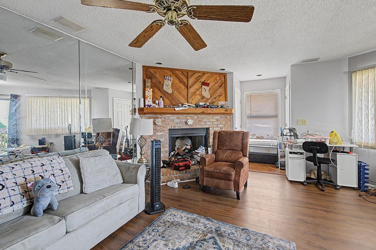 4230 Pinehurst Circle Photo 7