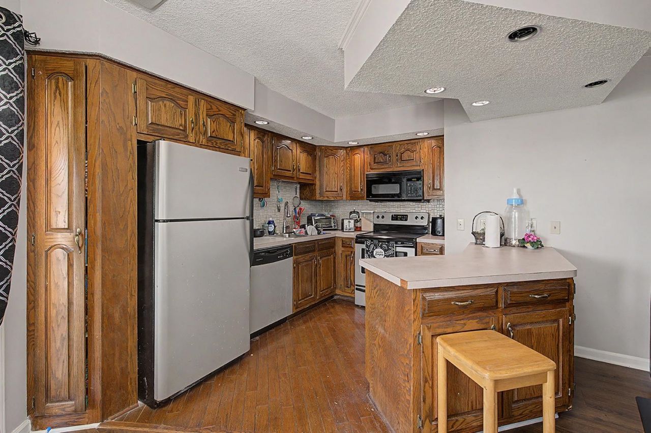 4230 Pinehurst Circle Photo 8