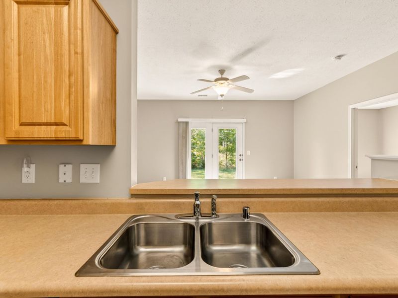 915 Shiredale Drive, Florence, KY 41042 Photo 10