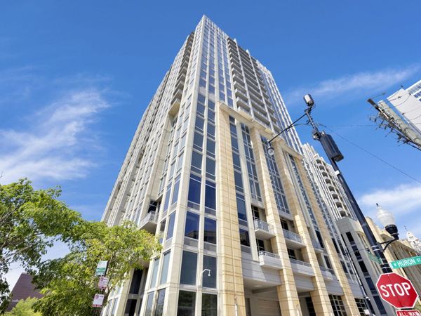 700 N Larrabee Street , Unit 1811, Chicago, IL 60654