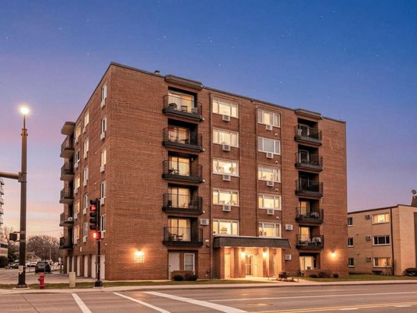 659 S Des Plaines River Road , Unit 2A, Des Plaines, IL 60016