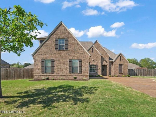 8830 S Courtly Circle, Olive Branch, MS 38654