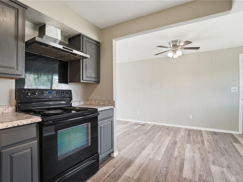 5717 Resik Drive, Huber Heights, OH 45424 Photo 14