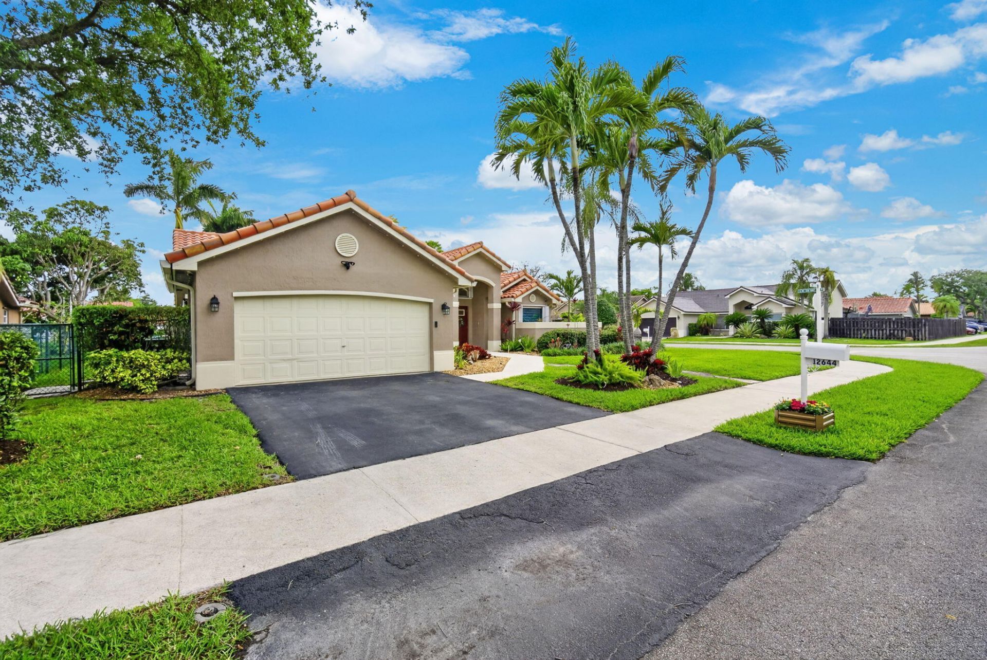 12644 SW 8th Court, Davie, FL 33325 Photo