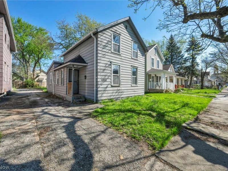 6900 Lawn Avenue, Cleveland, OH 44102 Photo 2