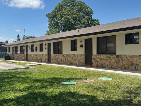 6901 Pembroke Rd, Unit 1, Pembroke Pines, FL 33023