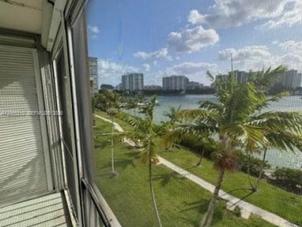 2861 Leonard Dr , Unit F514, Aventura, FL 33160