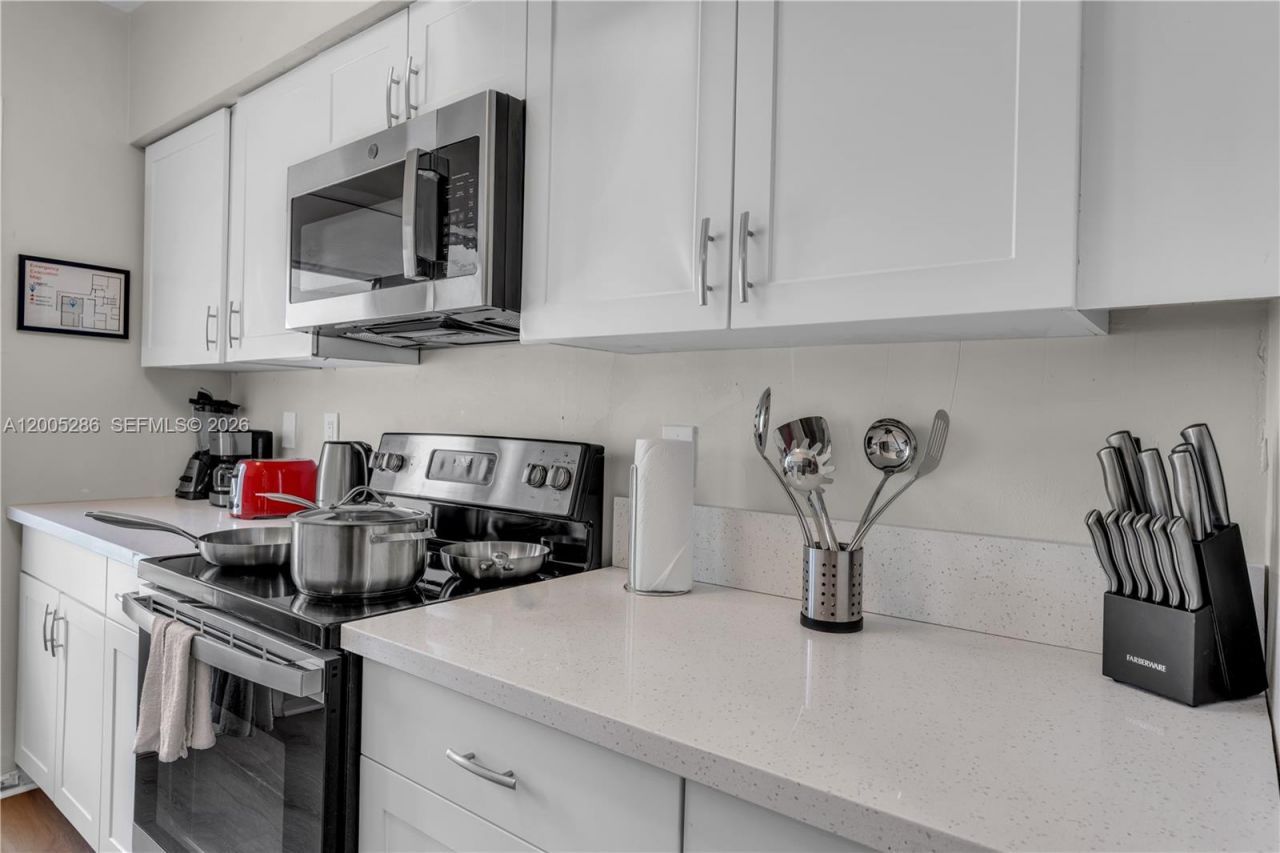 10006 E Bay Harbor Dr, Unit 15, Bay Harbor Islands, FL 33154 Photo