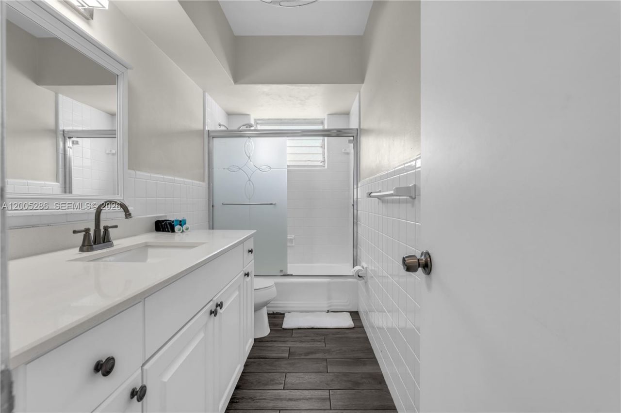 10006 E Bay Harbor Dr, Unit 15, Bay Harbor Islands, FL 33154 Photo