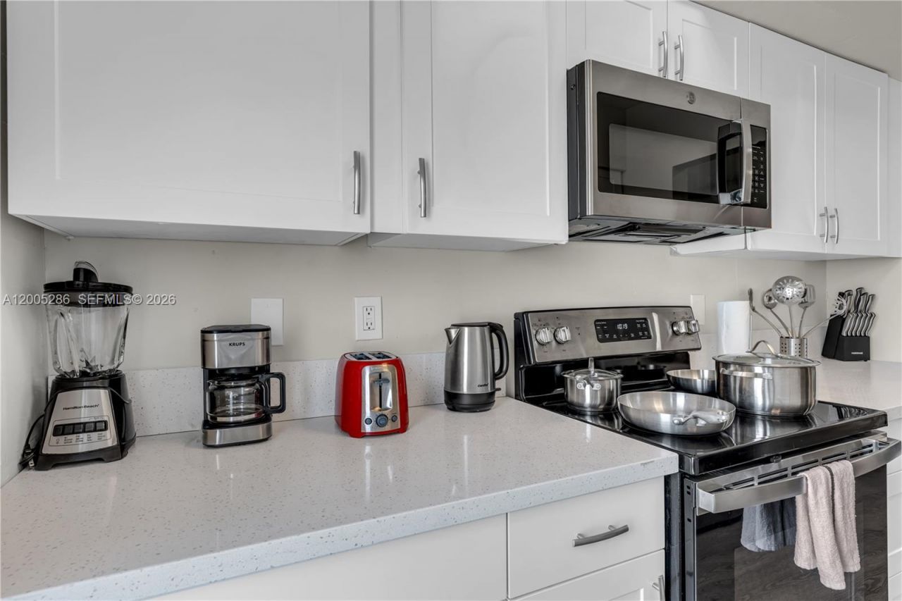 10006 E Bay Harbor Dr, Unit 15, Bay Harbor Islands, FL 33154 Photo