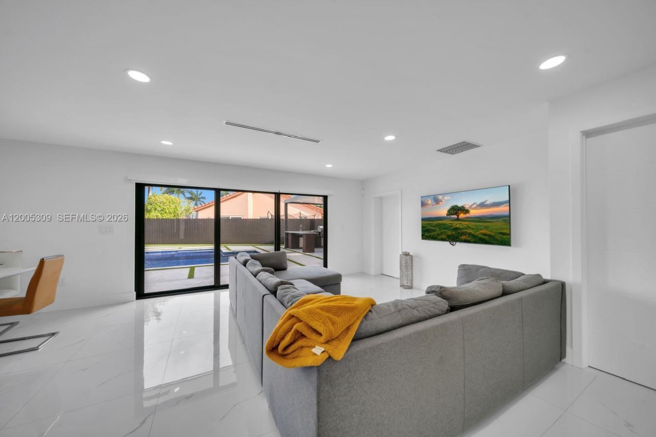 990 NW 131st Ave , Miami, FL 33182 Photo