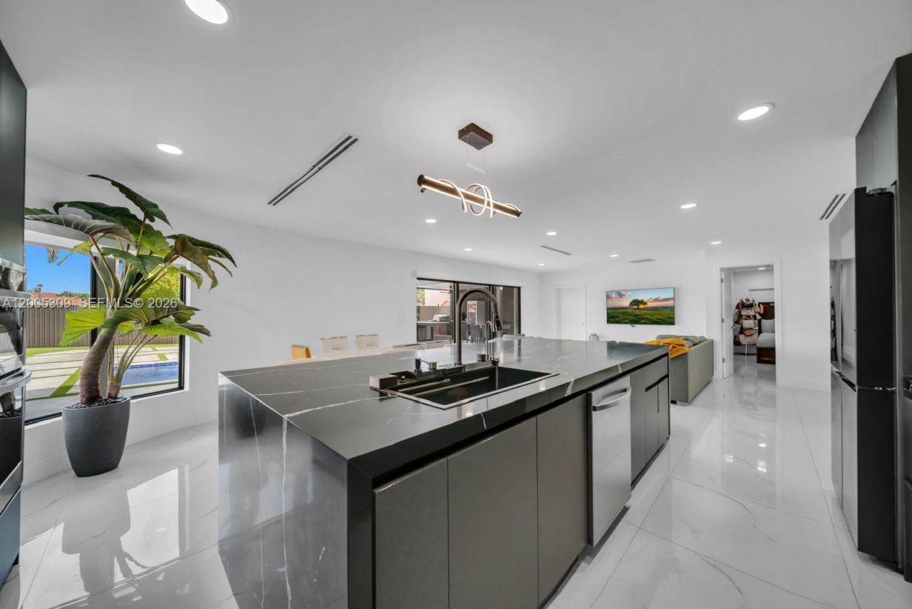 990 NW 131st Ave , Miami, FL 33182 Photo