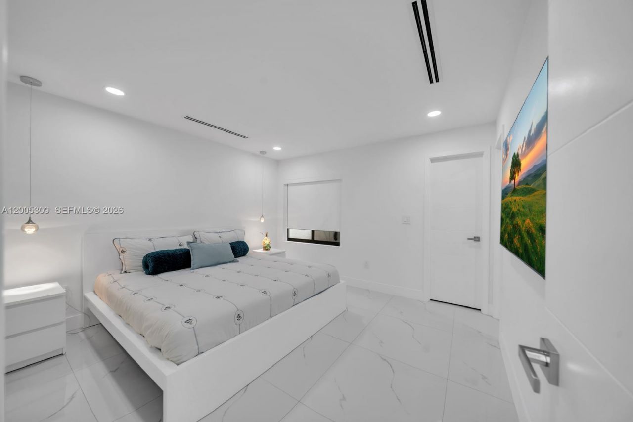 990 NW 131st Ave , Miami, FL 33182 Photo