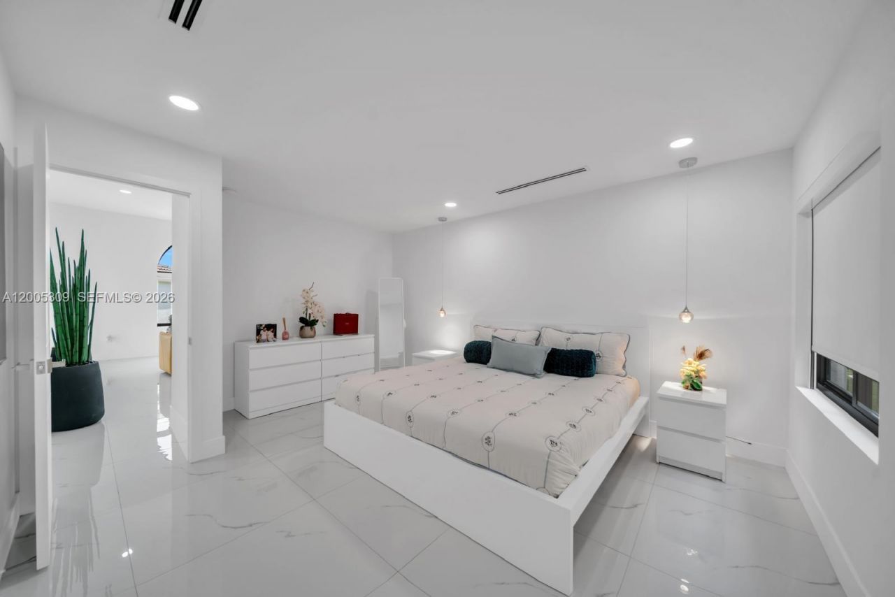 990 NW 131st Ave , Miami, FL 33182 Photo