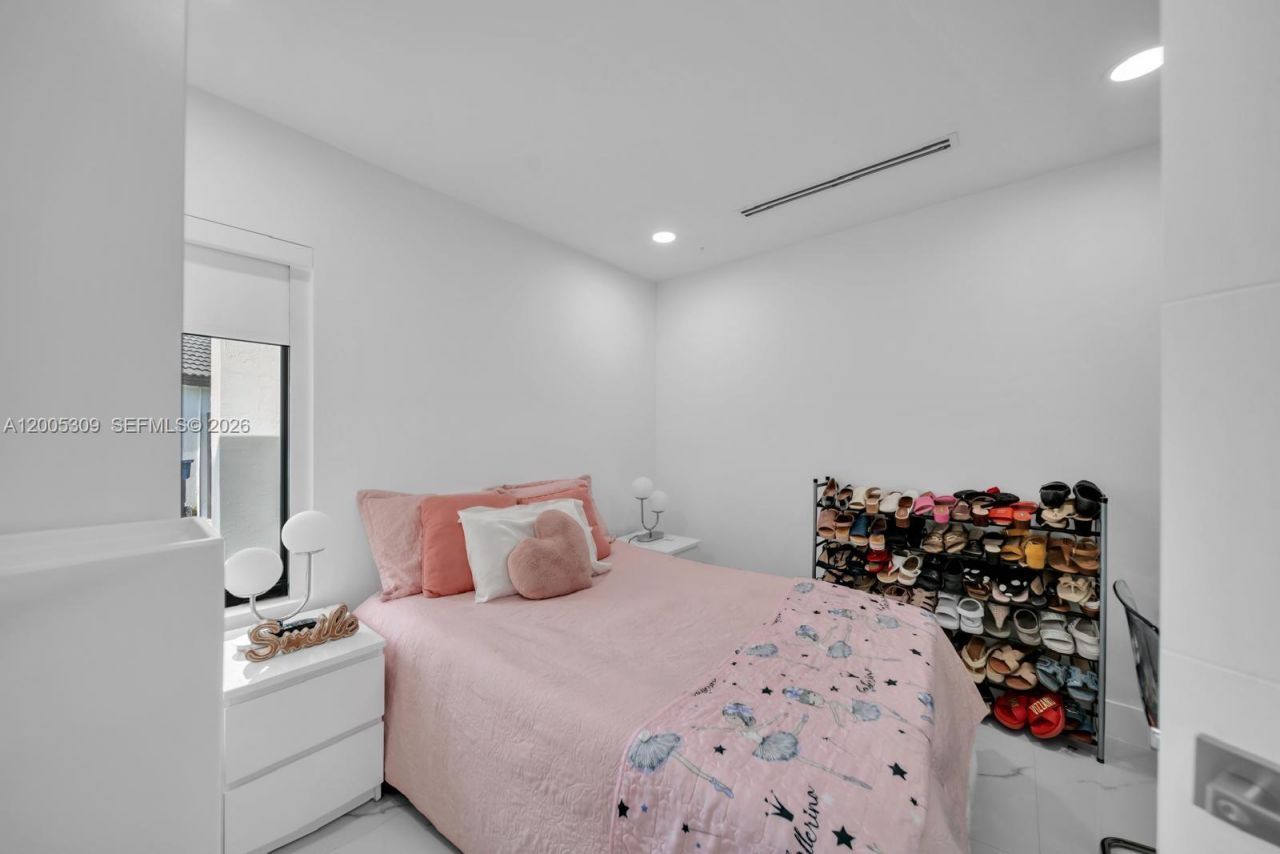 990 NW 131st Ave , Miami, FL 33182 Photo