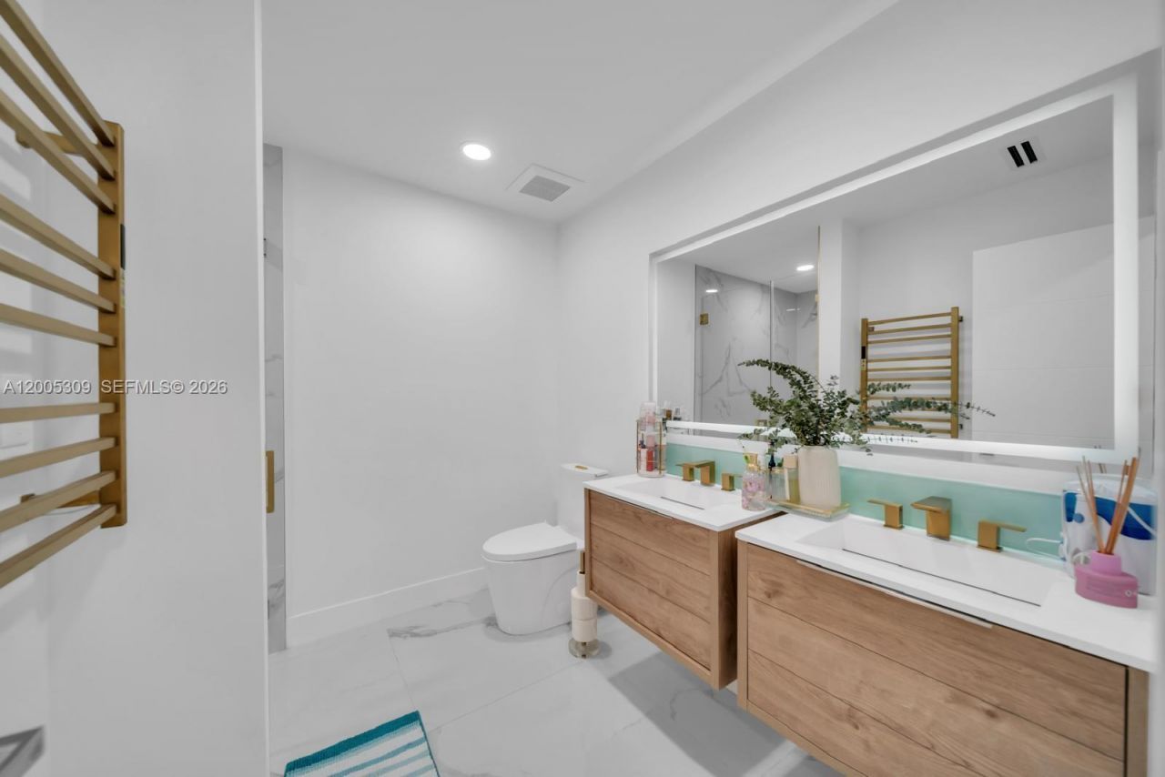 990 NW 131st Ave , Miami, FL 33182 Photo