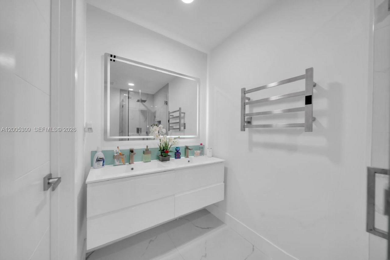 990 NW 131st Ave , Miami, FL 33182 Photo