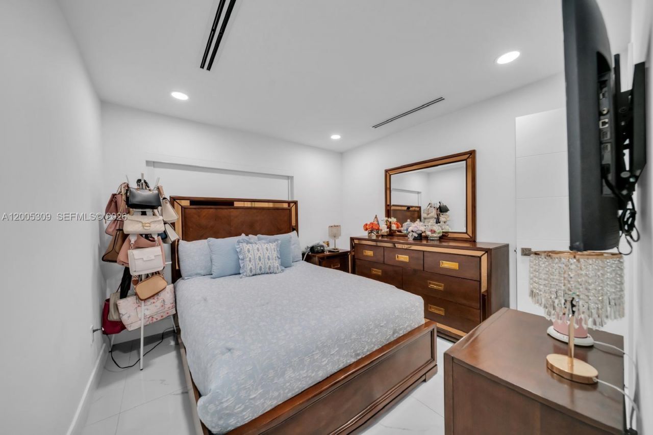 990 NW 131st Ave , Miami, FL 33182 Photo