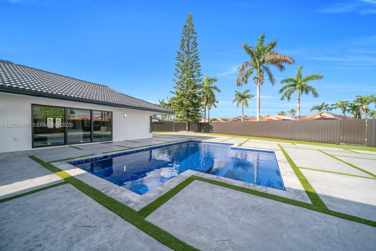 990 NW 131st Ave , Miami, FL 33182 Photo