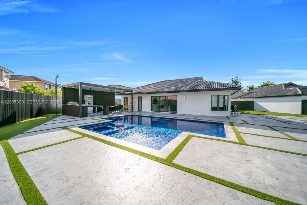 990 NW 131st Ave , Miami, FL 33182 Photo