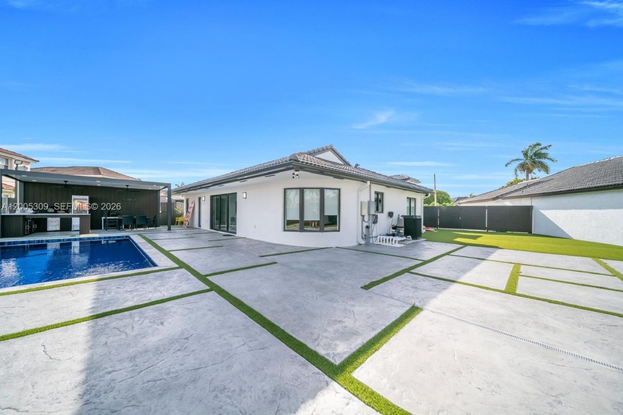 990 NW 131st Ave , Miami, FL 33182 Photo