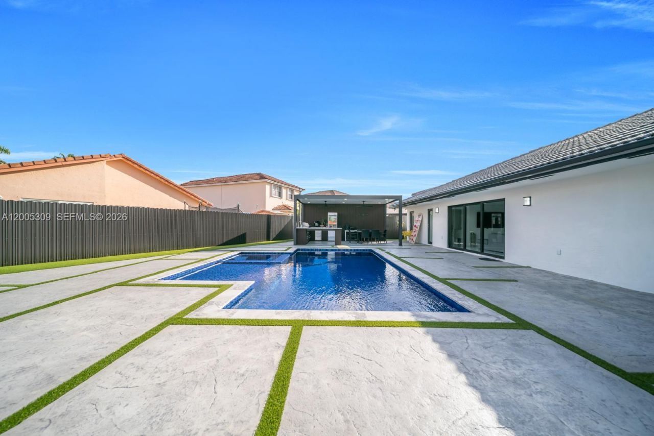 990 NW 131st Ave , Miami, FL 33182 Photo