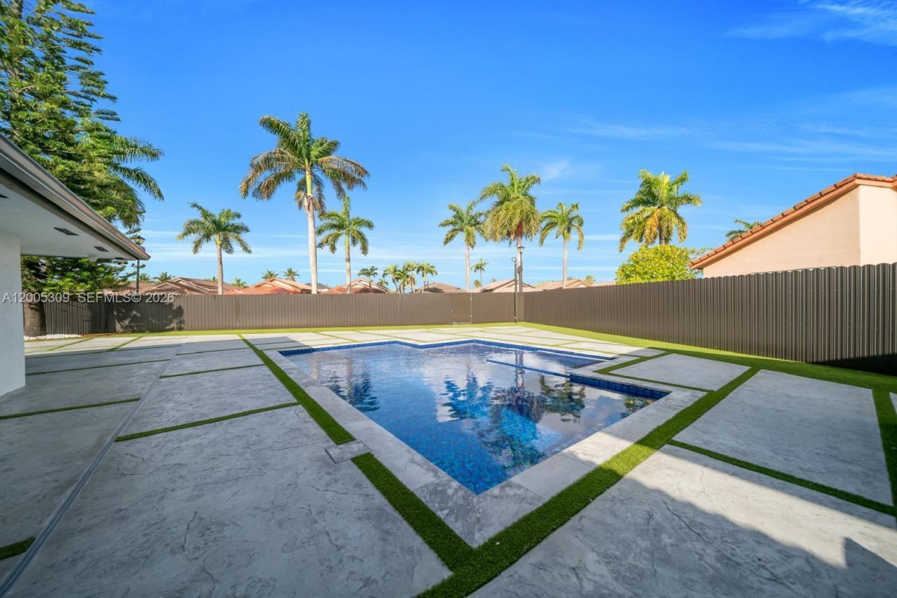 990 NW 131st Ave , Miami, FL 33182 Photo