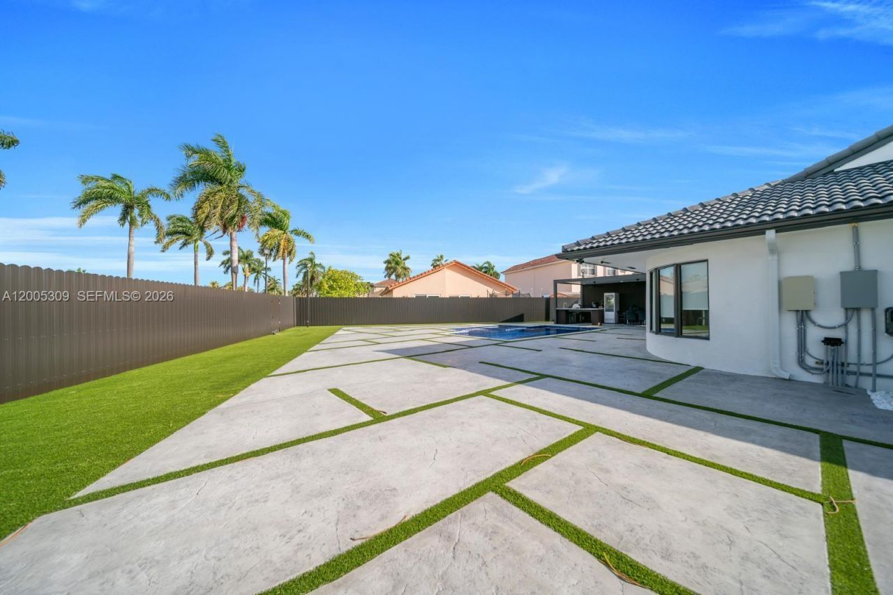 990 NW 131st Ave , Miami, FL 33182 Photo