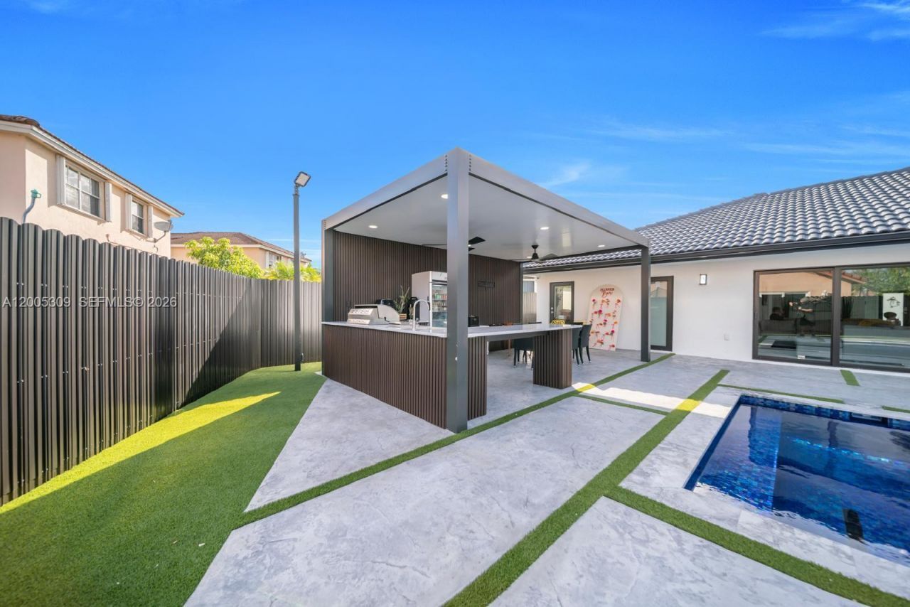 990 NW 131st Ave , Miami, FL 33182 Photo